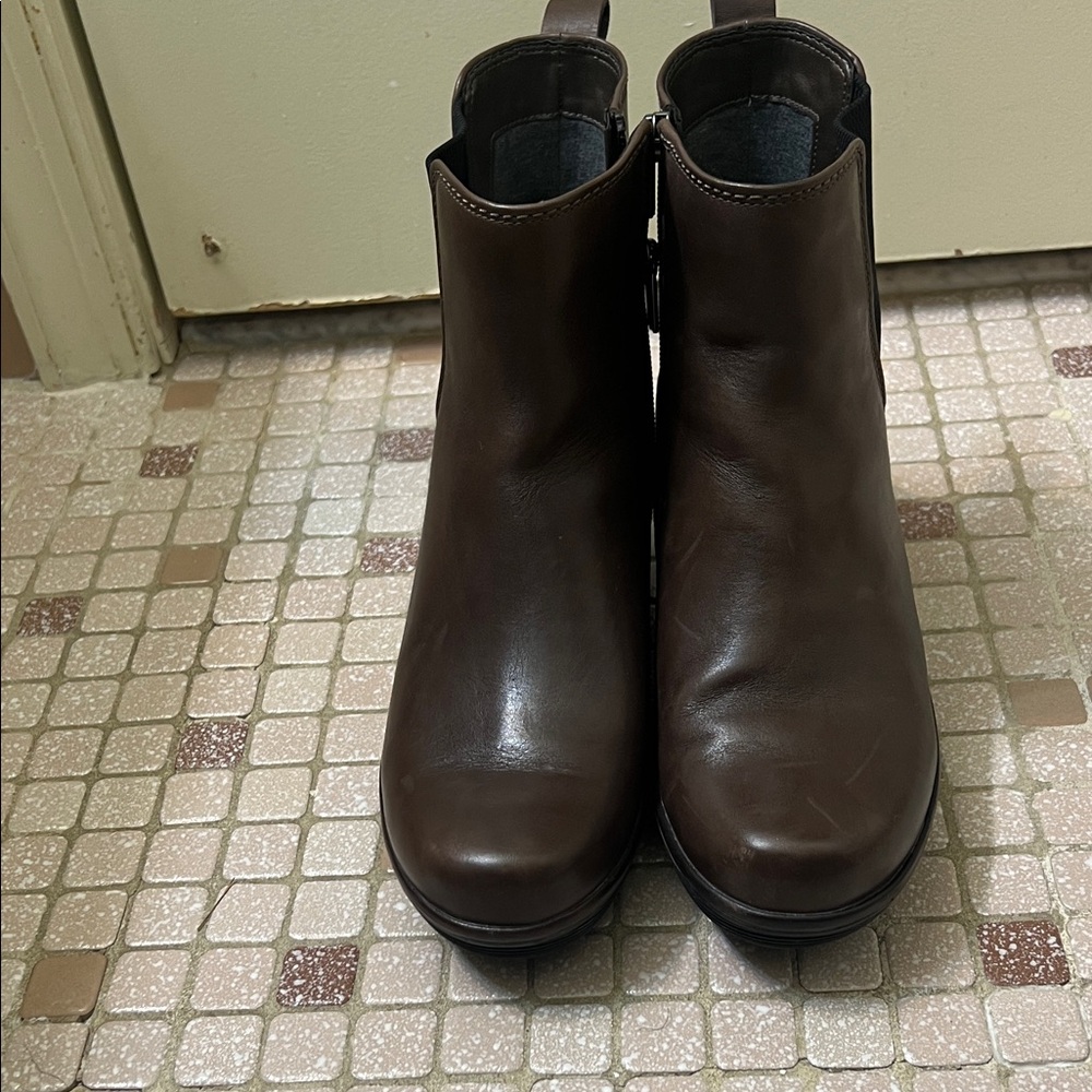 Clark’s artisan brown wedge boots